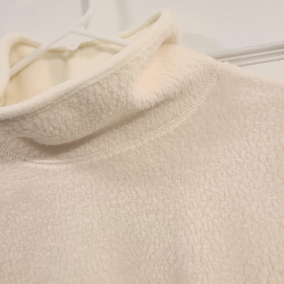 L.L. Bean Fleece Pullover - Picture 3 of 5